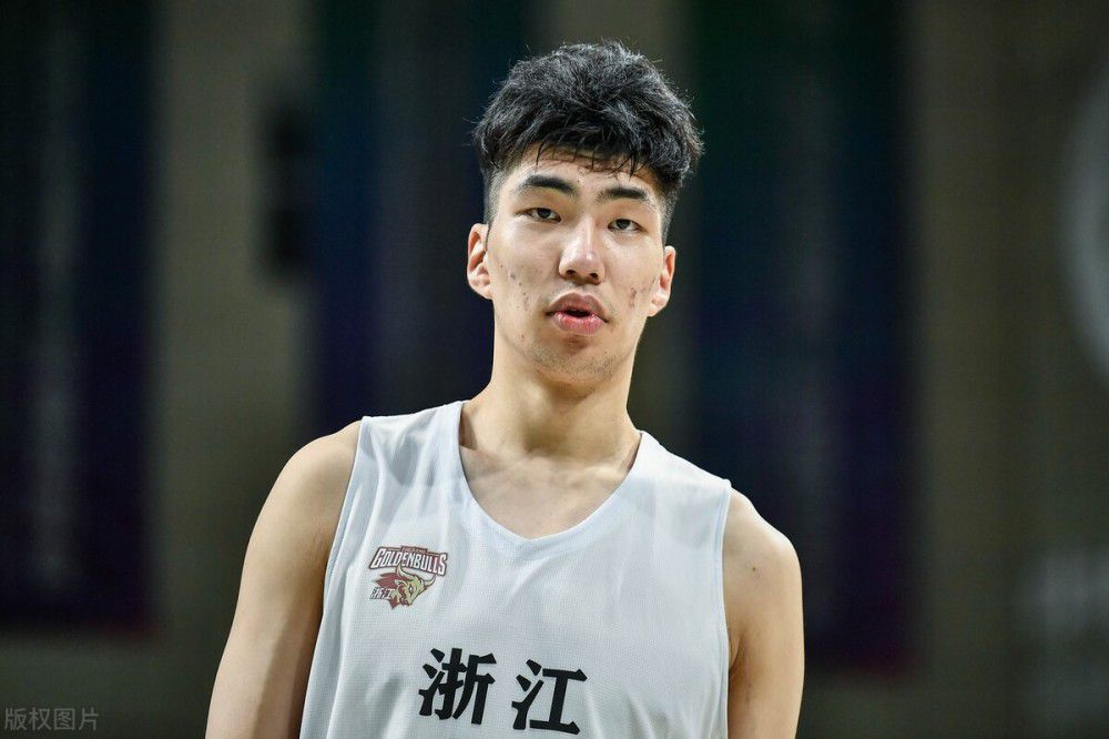 由谷德昭执导，陈奕迅、李荣浩、李一桐主演的喜剧动作电影《卧底巨星》，将于12月8日全国上映